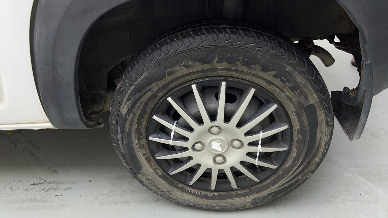 Used 2019 Renault Kwid RXT (O) 1.0 SCE Edition Petrol Manual tyres LEFT REAR TYRE RIM VIEW