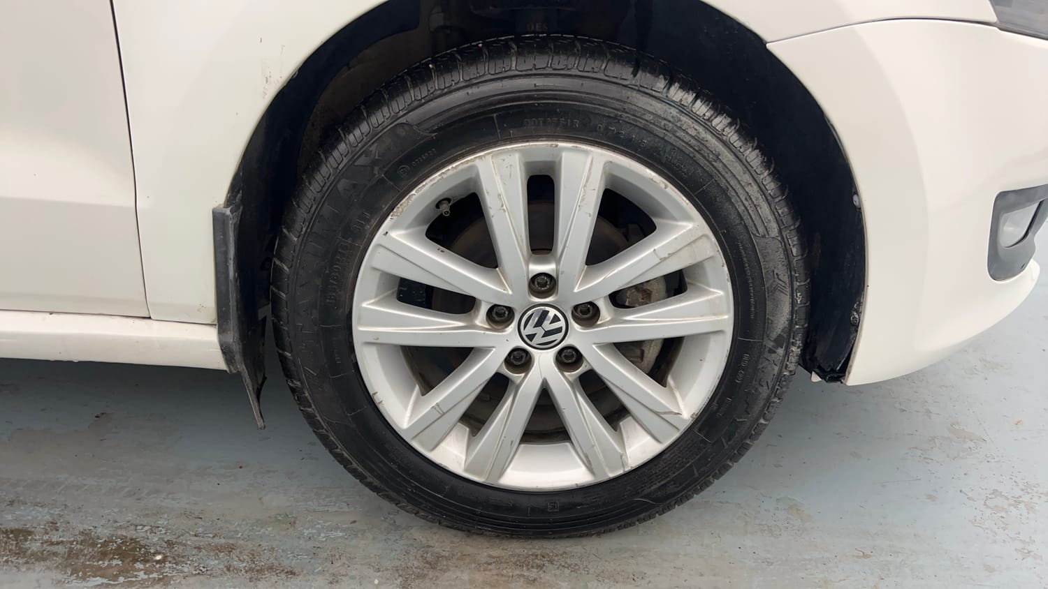 Used 2014 Volkswagen Polo Highline1.2L (P) Petrol Manual tyres RIGHT FRONT TYRE RIM VIEW