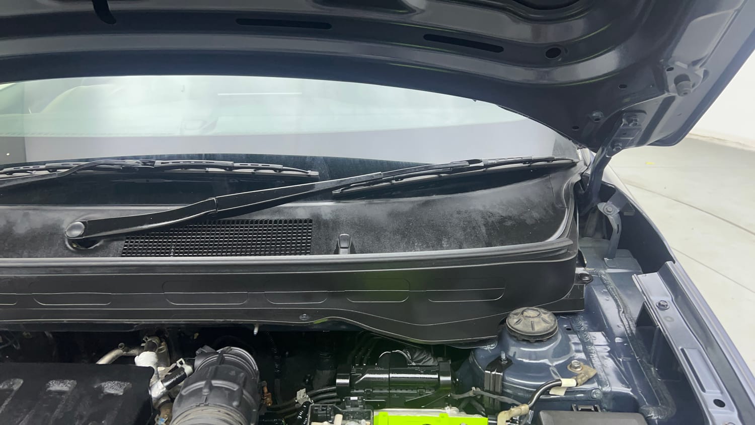 Used 2020 Hyundai Venue S 1.0 Turbo DCT Petrol Automatic engine ENGINE LEFT SIDE HINGE & APRON VIEW
