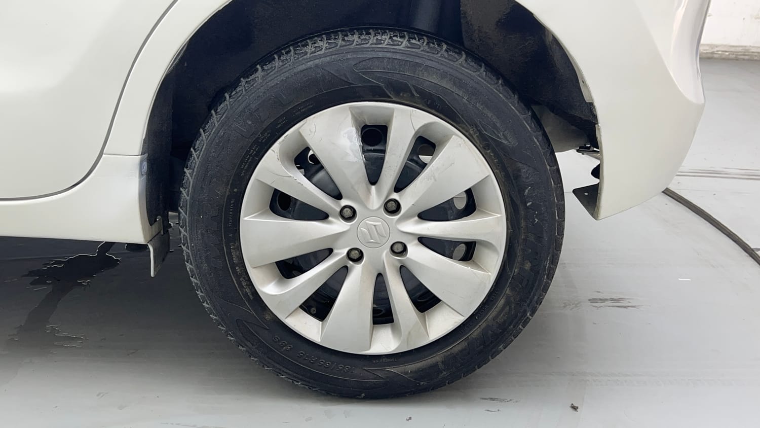 Used 2017 Maruti Suzuki Baleno Delta 1.2 Petrol Manual tyres LEFT REAR TYRE RIM VIEW