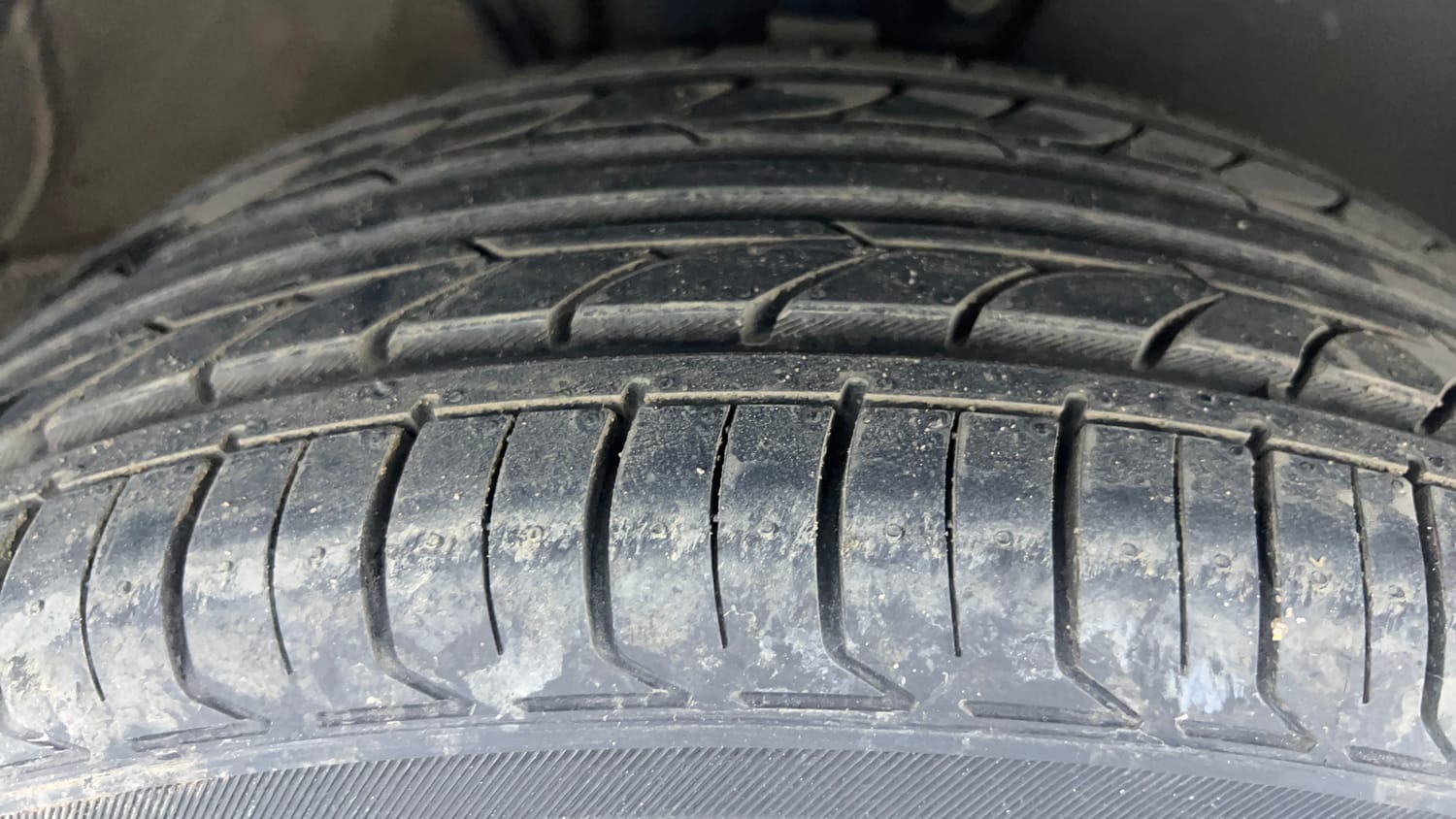 Used 2017 Volkswagen Polo Comfortline 1.2L (P) Petrol Manual tyres RIGHT FRONT TYRE TREAD VIEW