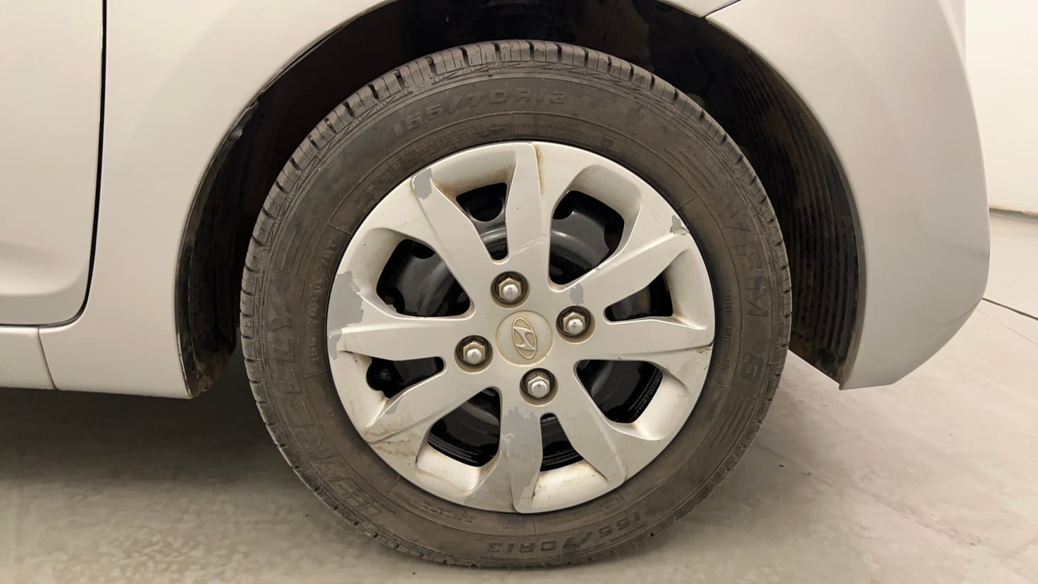 Used 2018 Hyundai Eon Magna + Petrol Manual tyres RIGHT FRONT TYRE RIM VIEW