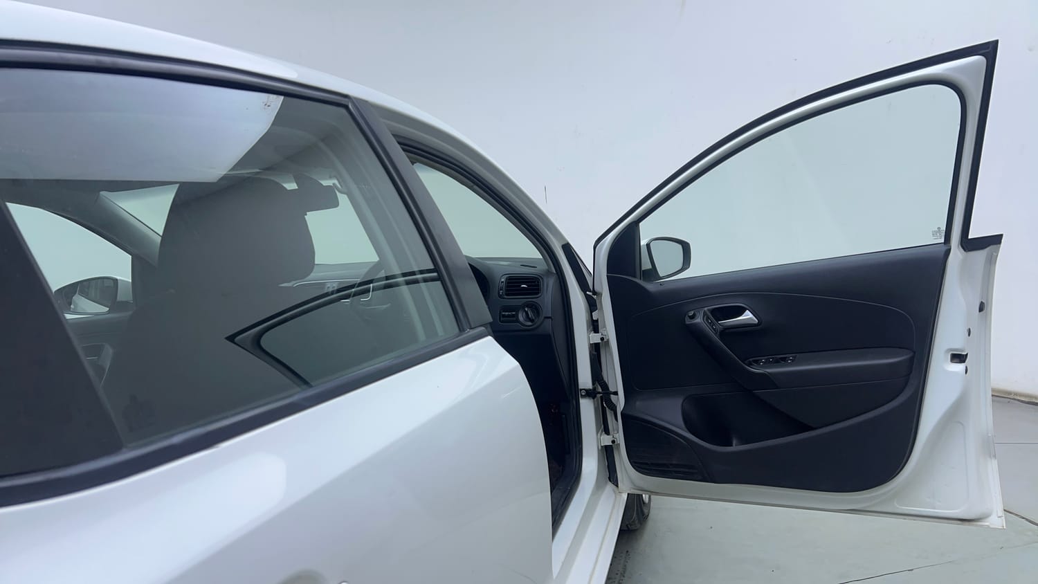 Used 2017 Volkswagen Polo Comfortline 1.2L (P) Petrol Manual interior RIGHT FRONT DOOR OPEN VIEW