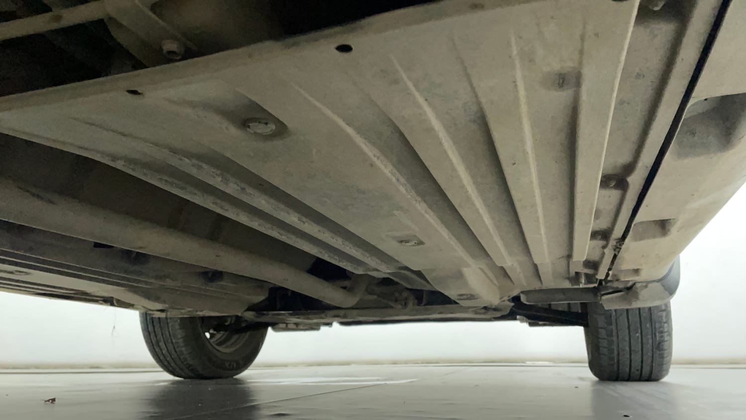 Used 2017 Maruti Suzuki Vitara Brezza LDi (O) Diesel Manual extra REAR RIGHT UNDERBODY VIEW