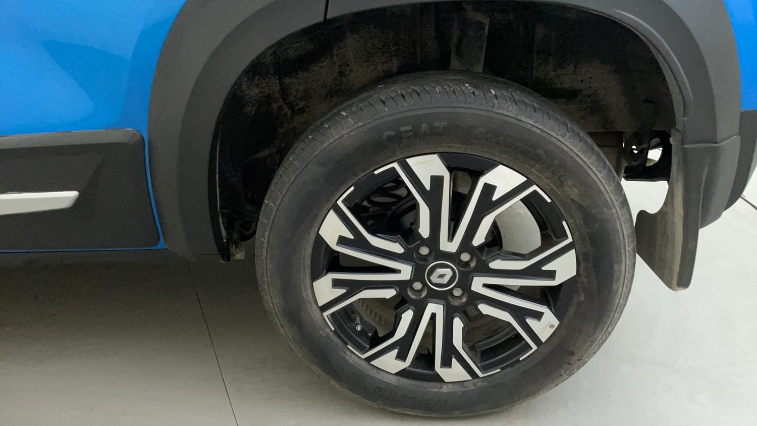 Used 2022 Renault Kiger RXZ AMT Petrol Automatic tyres LEFT REAR TYRE RIM VIEW