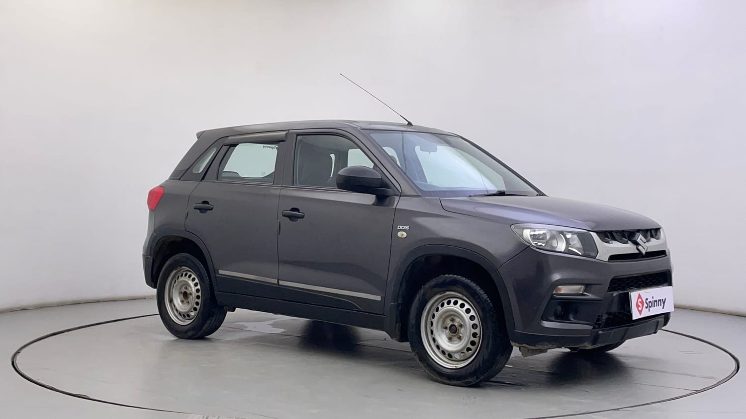 Used 2017 Maruti Suzuki Vitara Brezza LDi (O) Diesel Manual exterior RIGHT FRONT CORNER VIEW