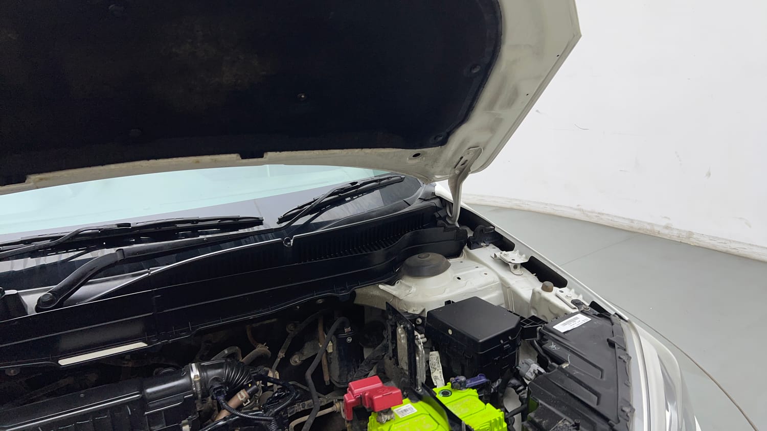 Used 2021 maruti-suzuki Vitara Brezza VXi Petrol Manual engine ENGINE LEFT SIDE HINGE & APRON VIEW