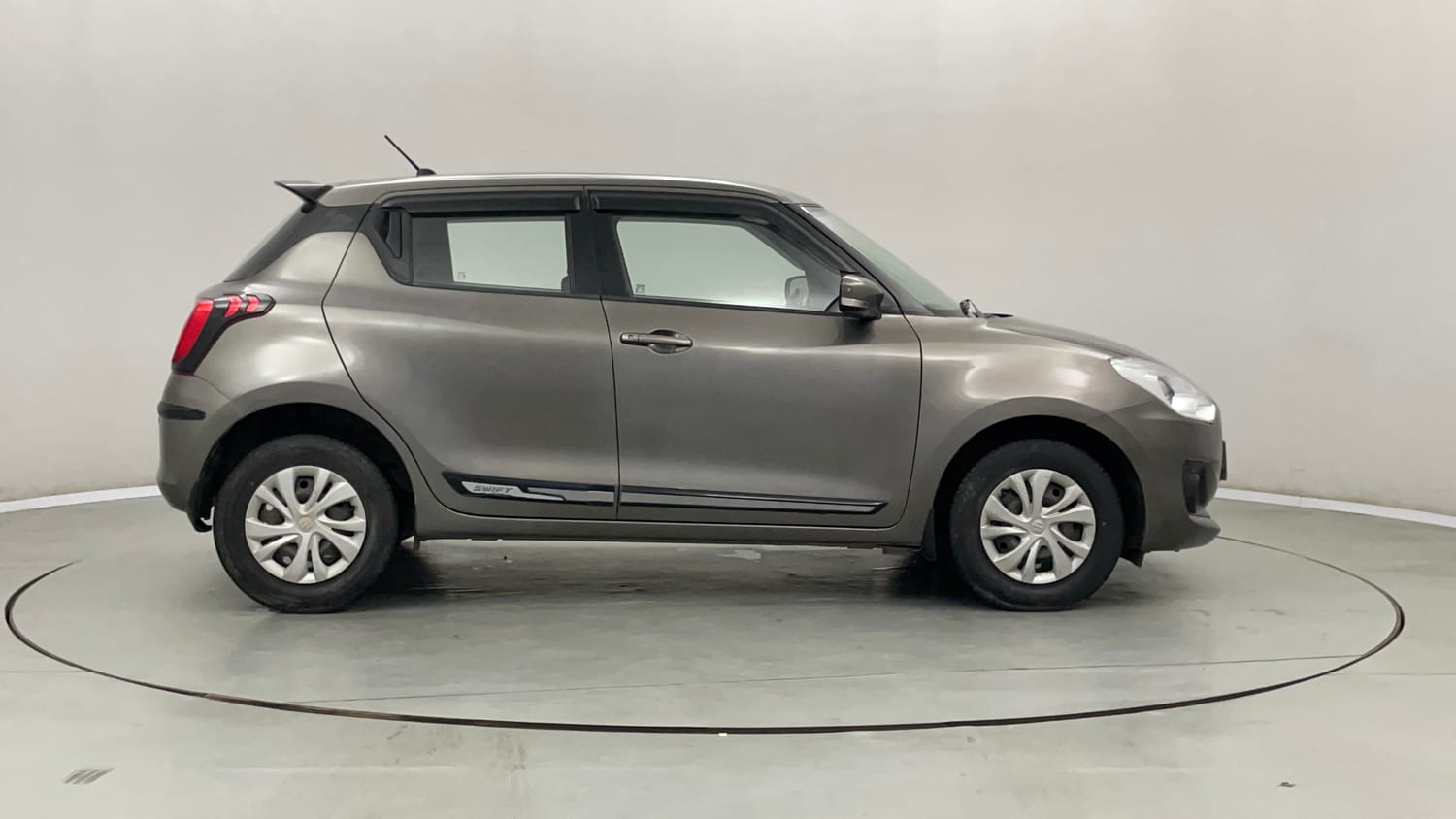 Used 2019 Maruti Suzuki Swift VXi AMT Petrol Automatic exterior RIGHT SIDE VIEW