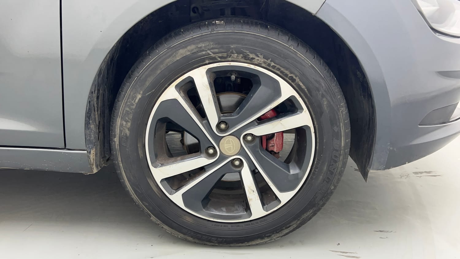 Used 2024 Tata Altroz XZ iCNG Cng Manual tyres RIGHT FRONT TYRE RIM VIEW