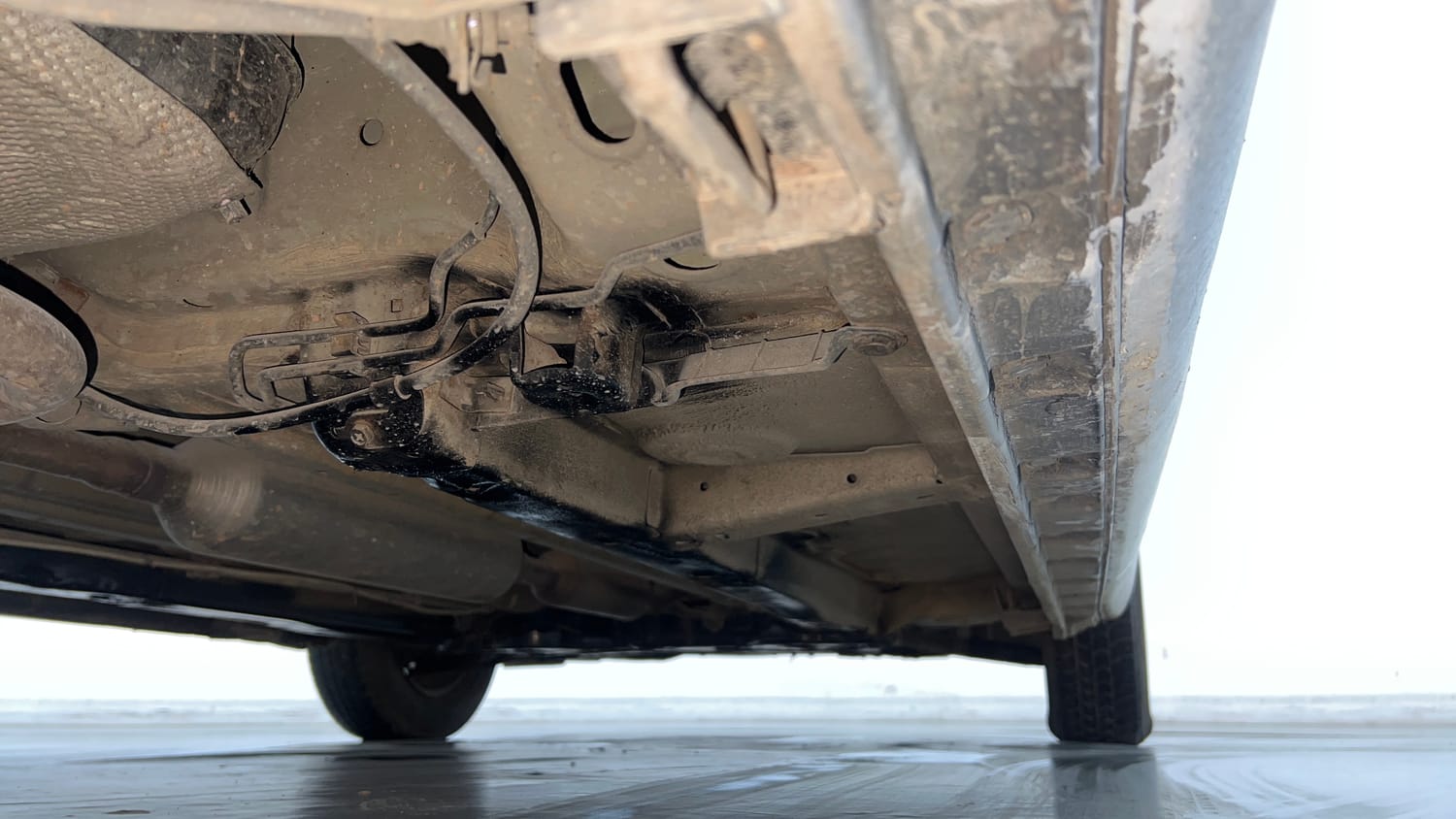 Used 2015 Maruti Suzuki Swift Lxi (O) Petrol Manual extra REAR RIGHT UNDERBODY VIEW