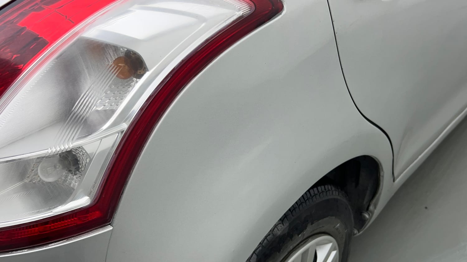 Used 2015 Maruti Suzuki Swift Lxi (O) Petrol Manual dents MINOR SCRATCH