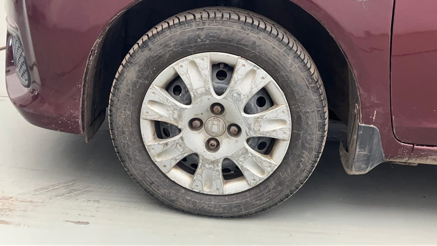 Used 2017 Honda Amaze 1.2 S i-VTEC Petrol Manual tyres LEFT FRONT TYRE RIM VIEW