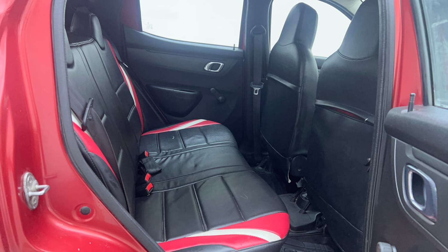 Used 2018 Renault Kwid RXT (O) 1.0 SCE Edition Petrol Manual interior RIGHT SIDE REAR DOOR CABIN VIEW
