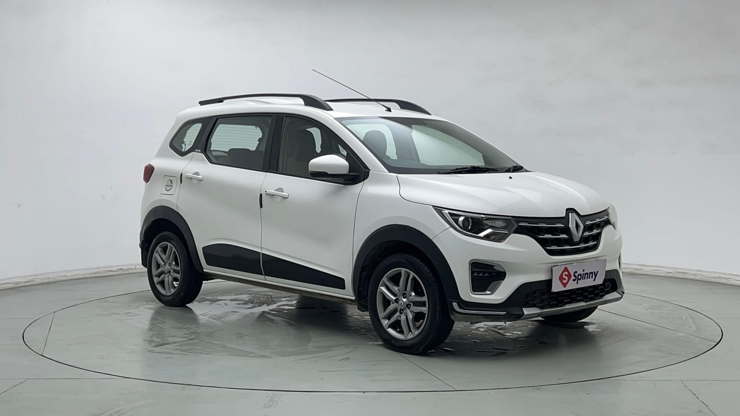 Used 2021 Renault Triber RXZ Petrol Manual exterior RIGHT FRONT CORNER VIEW