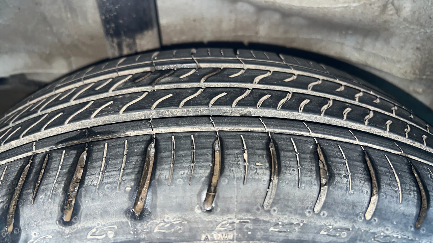 Used 2024 Honda City V Petrol CVT Petrol Automatic tyres RIGHT REAR TYRE TREAD VIEW