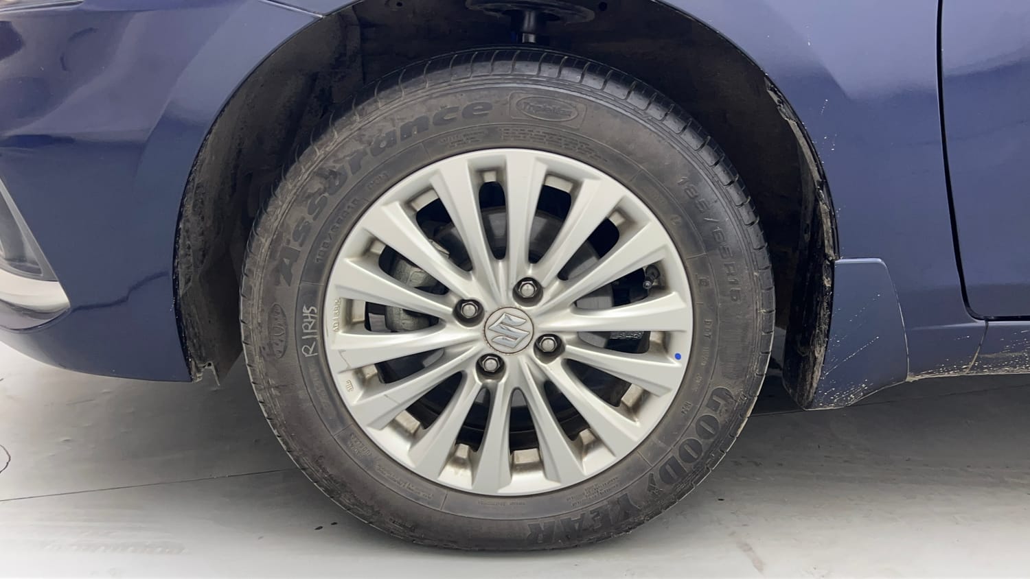 Used 2024 Maruti Suzuki Ciaz Zeta 1.5 AT Petrol Automatic tyres LEFT FRONT TYRE RIM VIEW