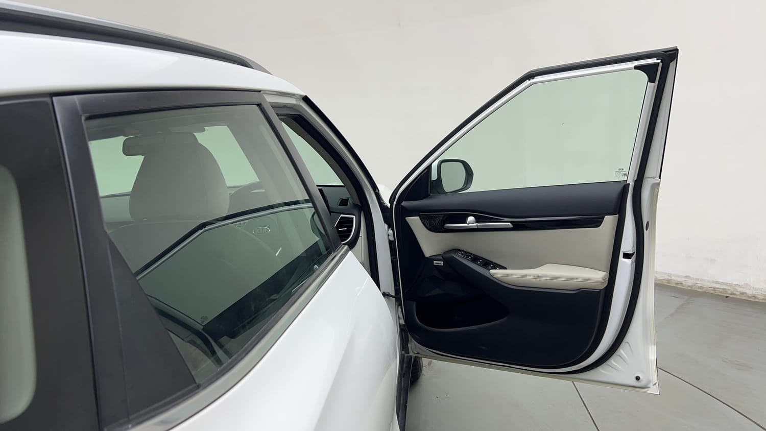 Used 2019 kia Seltos GTX Plus DCT 1.4 Petrol Automatic interior RIGHT FRONT DOOR OPEN VIEW