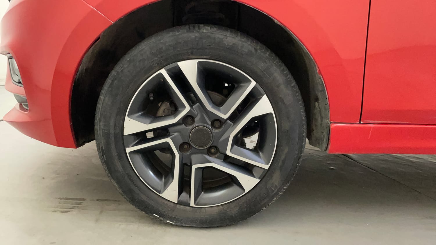 Used 2021 Tata Tiago XZA Plus Petrol Automatic tyres LEFT FRONT TYRE RIM VIEW