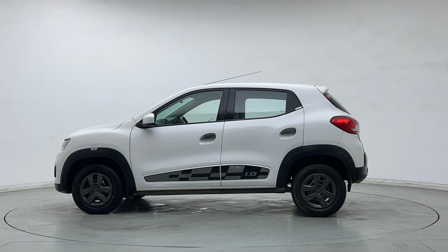 Used 2018 Renault Kwid 1.0 RXT Petrol Manual exterior LEFT SIDE VIEW