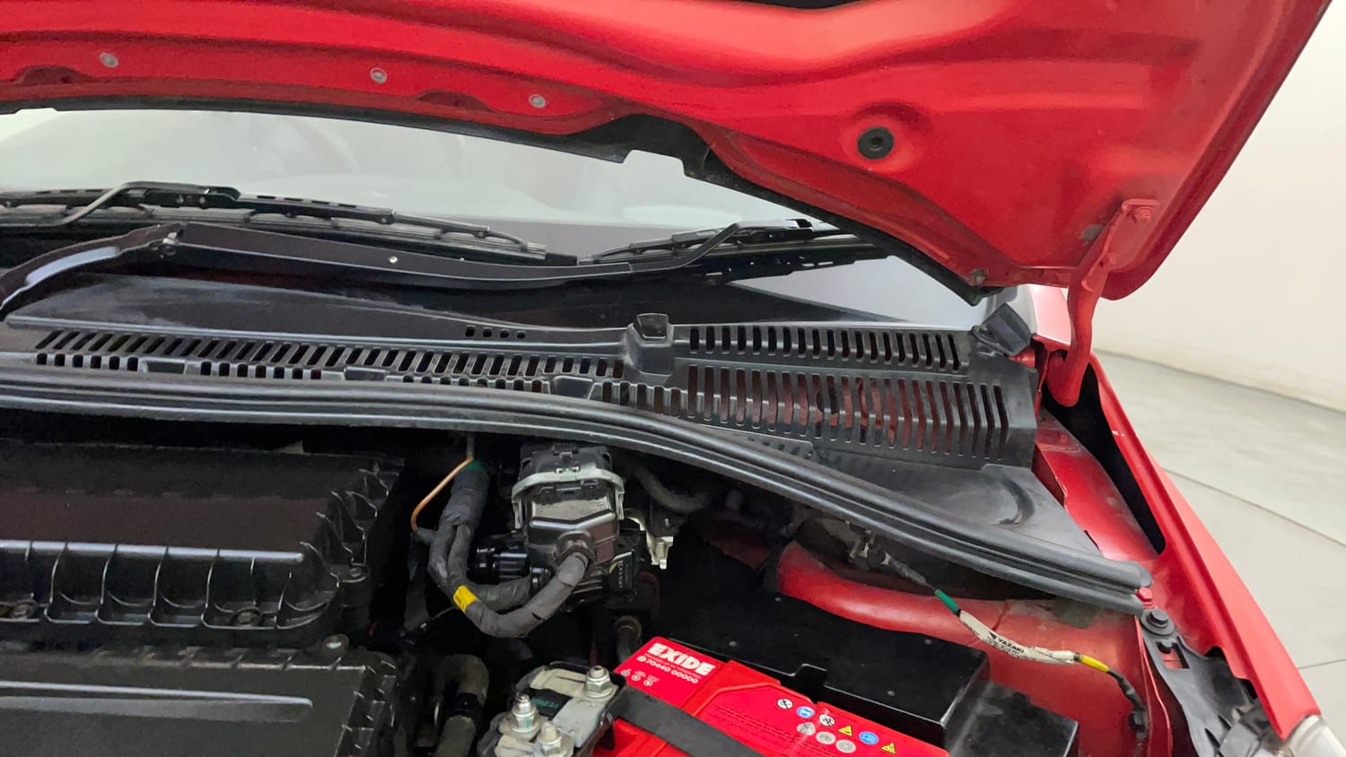 Used 2021 Tata Tiago XZA Plus Petrol Automatic engine ENGINE LEFT SIDE HINGE & APRON VIEW