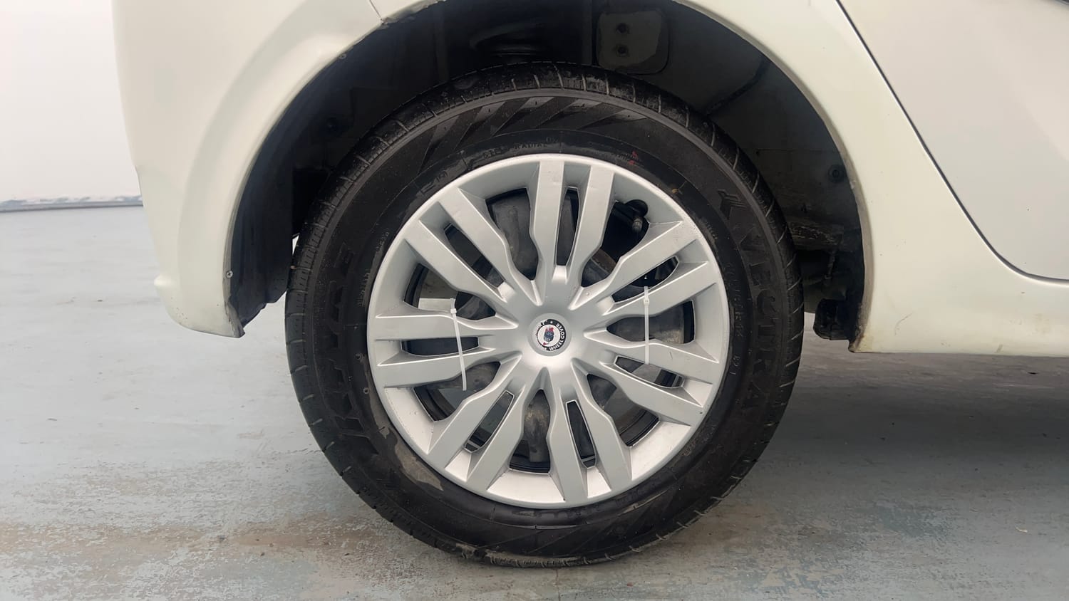 Used 2022 Tata Tiago XZ Petrol Manual tyres RIGHT REAR TYRE RIM VIEW