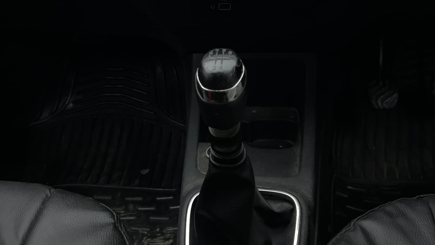 Used 2019 Renault Kwid RXT (O) 1.0 SCE Edition Petrol Manual interior GEAR  KNOB VIEW