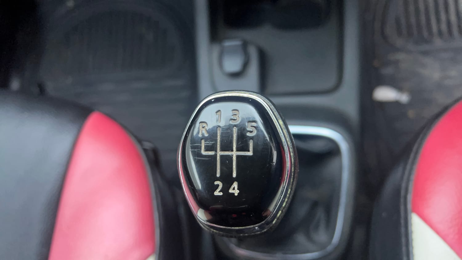 Used 2018 Renault Kwid RXT (O) 1.0 SCE Edition Petrol Manual interior GEAR  KNOB VIEW