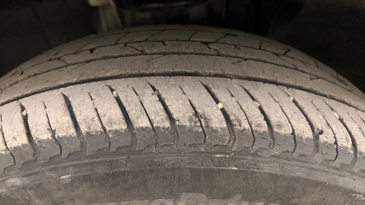 Used 2023 Nissan Magnite XV Petrol Manual tyres LEFT FRONT TYRE TREAD VIEW