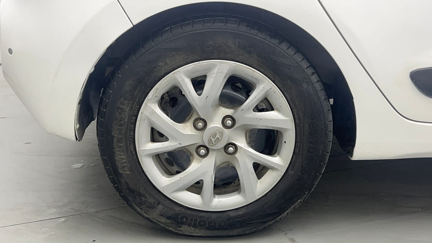 Used 2019 Hyundai Grand i10 Sportz 1.2 Kappa VTVT CNG (Outside Fitted) Cng Manual tyres RIGHT REAR TYRE RIM VIEW