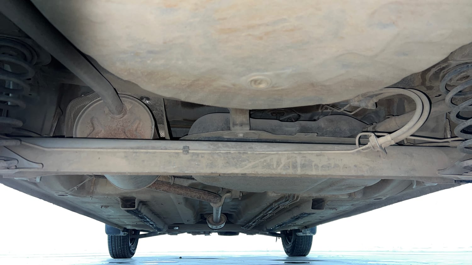 Used 2018 Renault Kwid 1.0 RXT Petrol Manual extra REAR UNDERBODY VIEW (TAKEN FROM REAR)