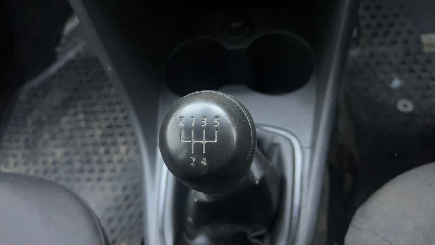 Used 2017 Volkswagen Polo Comfortline 1.2L (P) Petrol Manual interior GEAR  KNOB VIEW