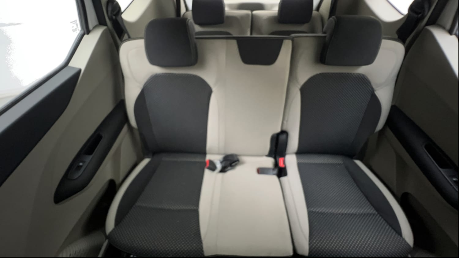 Used 2021 Renault Triber RXZ Petrol Manual interior REAR SEAT CONDITION VIEW