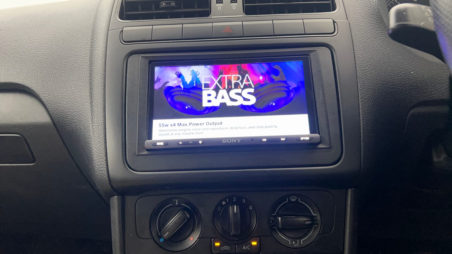 Used 2020 Volkswagen Polo Trendline 1.0L MPI Petrol Manual interior MUSIC SYSTEM & AC CONTROL VIEW