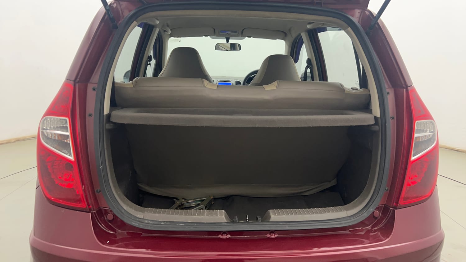 Used 2016 Hyundai i10 Sportz 1.1 iRDE2 Petrol Manual interior DICKY INSIDE VIEW