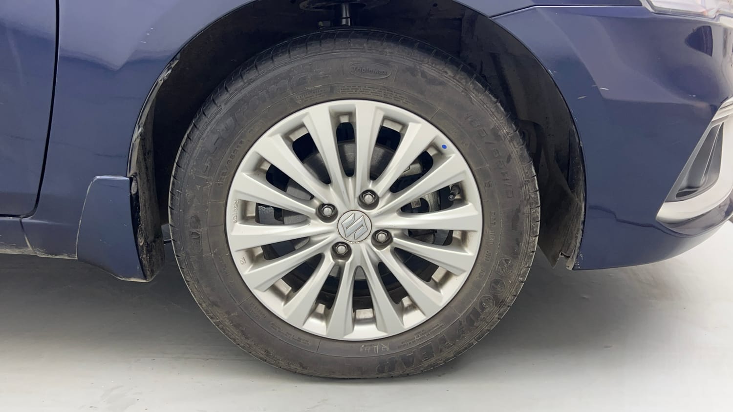 Used 2024 Maruti Suzuki Ciaz Zeta 1.5 AT Petrol Automatic tyres RIGHT FRONT TYRE RIM VIEW