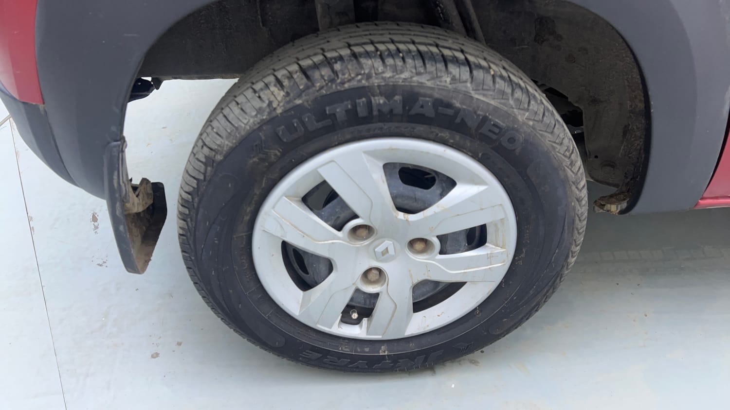 Used 2018 Renault Kwid RXT (O) 1.0 SCE Edition Petrol Manual tyres RIGHT REAR TYRE RIM VIEW