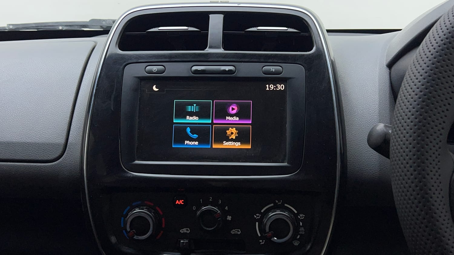 Used 2019 Renault Kwid RXT (O) 1.0 SCE Edition Petrol Manual top_features Integrated (in-dash) music system