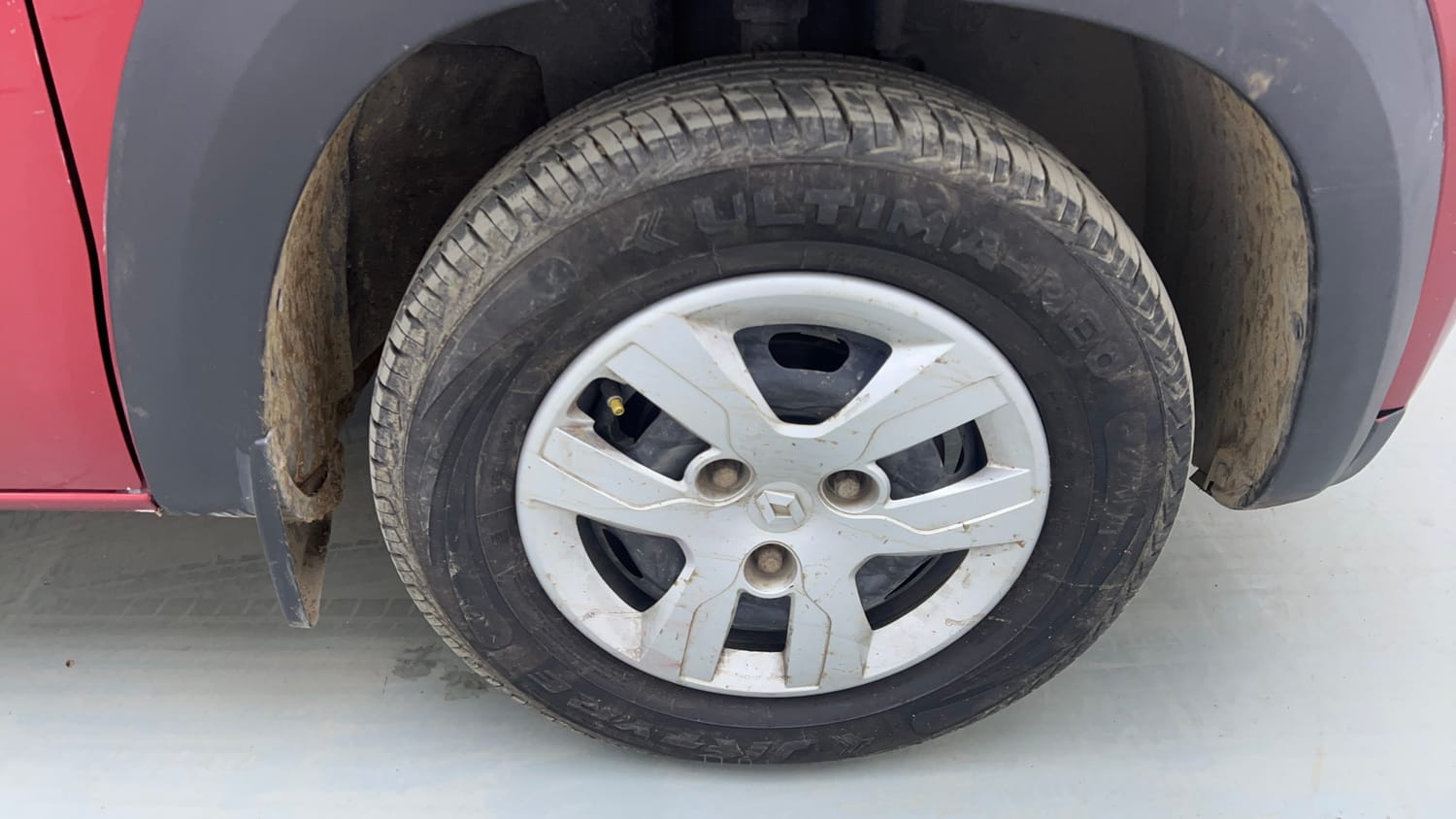 Used 2018 Renault Kwid RXT (O) 1.0 SCE Edition Petrol Manual tyres RIGHT FRONT TYRE RIM VIEW