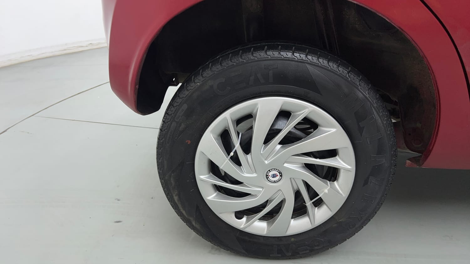 Used 2017 Datsun Redi-GO T (O) Petrol Manual tyres RIGHT REAR TYRE RIM VIEW