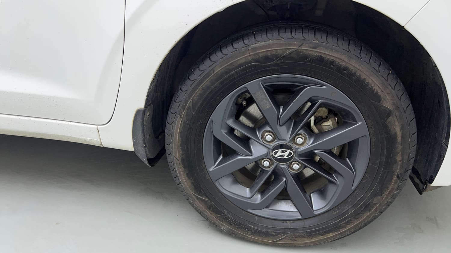 Used 2022 Hyundai Grand i10 Nios Sportz 1.2 Kappa VTVT CNG Cng Manual tyres RIGHT FRONT TYRE RIM VIEW