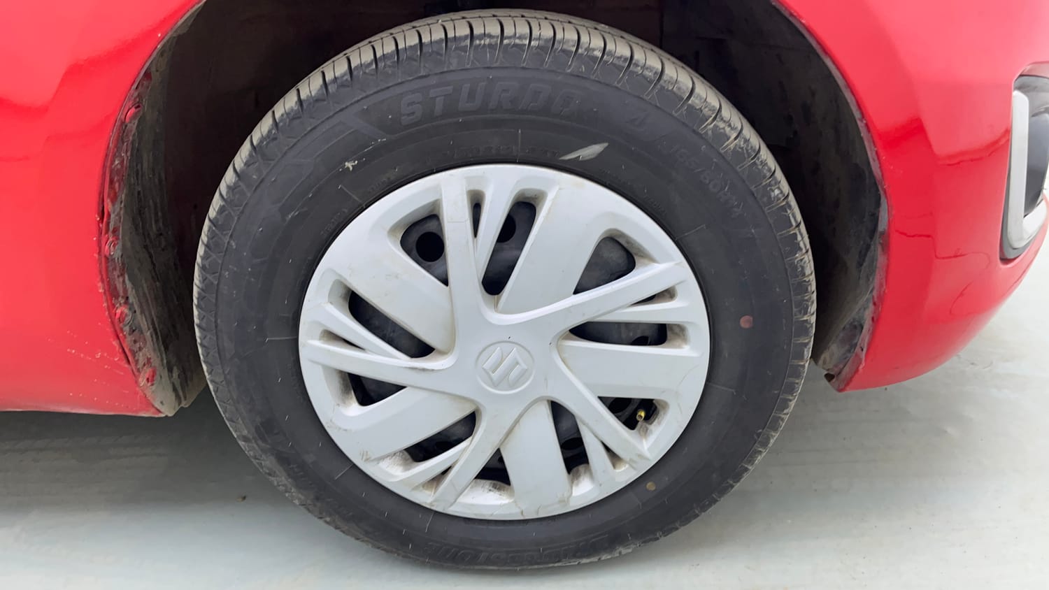 Used 2015 Maruti Suzuki Swift VXi Petrol Manual tyres RIGHT FRONT TYRE RIM VIEW