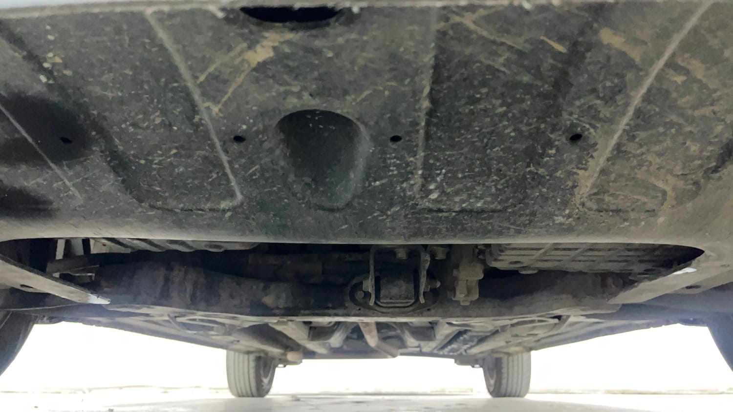 Used 2020 Hyundai Elite i20 Asta 1.2 (O) CVT Petrol Automatic extra FRONT LEFT UNDERBODY VIEW