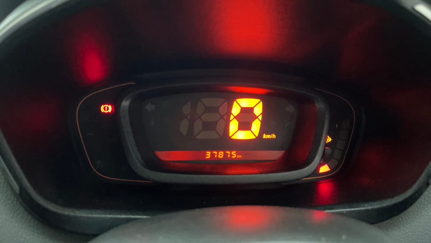 Used 2018 Renault Kwid 1.0 RXT Petrol Manual interior CLUSTERMETER VIEW