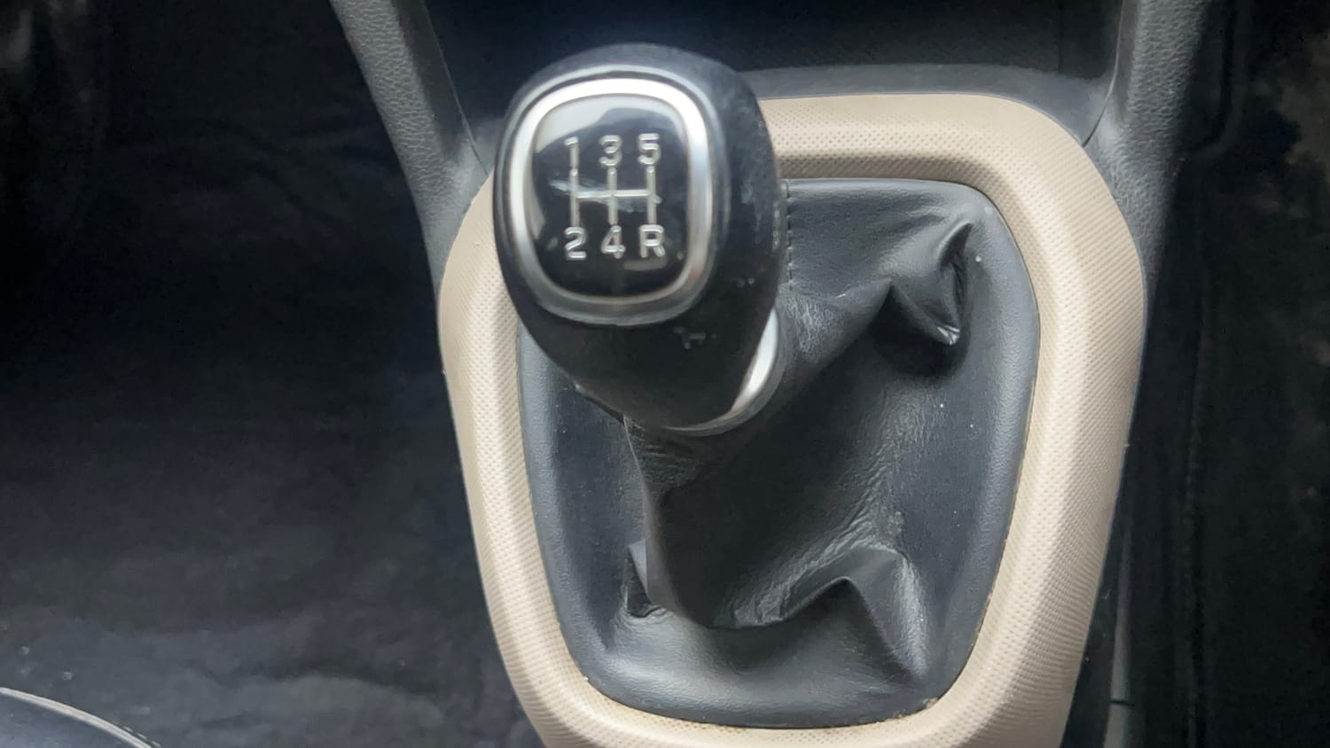 Used 2019 Hyundai Grand i10 Sportz 1.2 Kappa VTVT CNG (Outside Fitted) Cng Manual interior GEAR  KNOB VIEW