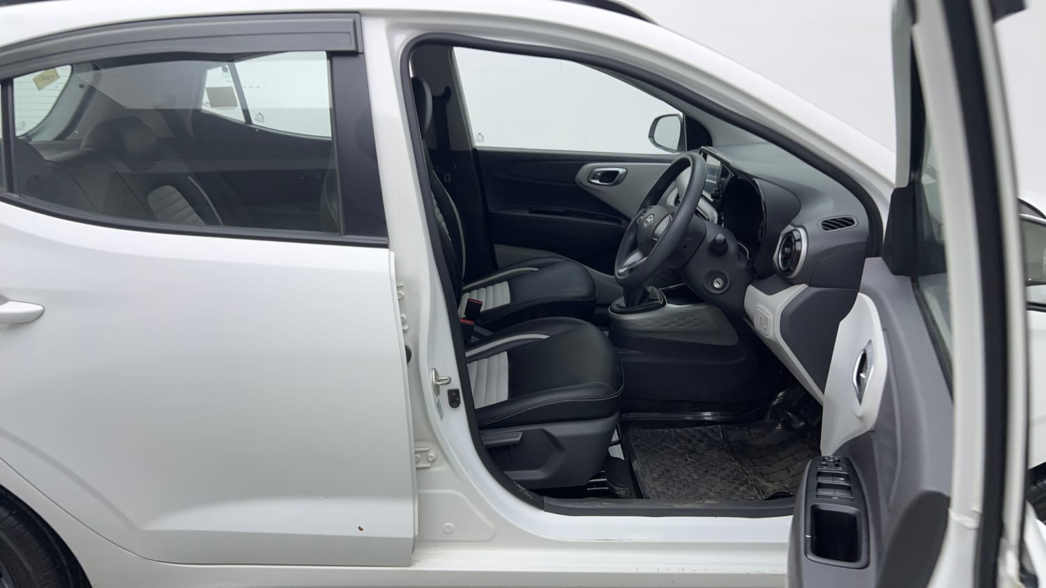 Used 2022 Hyundai Grand i10 Nios Sportz 1.2 Kappa VTVT CNG Cng Manual interior RIGHT SIDE FRONT DOOR CABIN VIEW