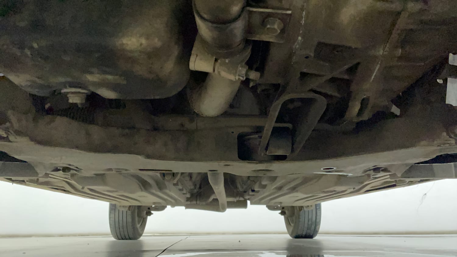 Used 2017 Maruti Suzuki Vitara Brezza LDi (O) Diesel Manual extra FRONT LEFT UNDERBODY VIEW