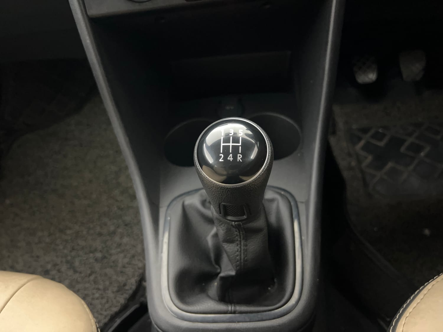 Used 2020 Volkswagen Polo Trendline 1.0L MPI Petrol Manual interior GEAR  KNOB VIEW