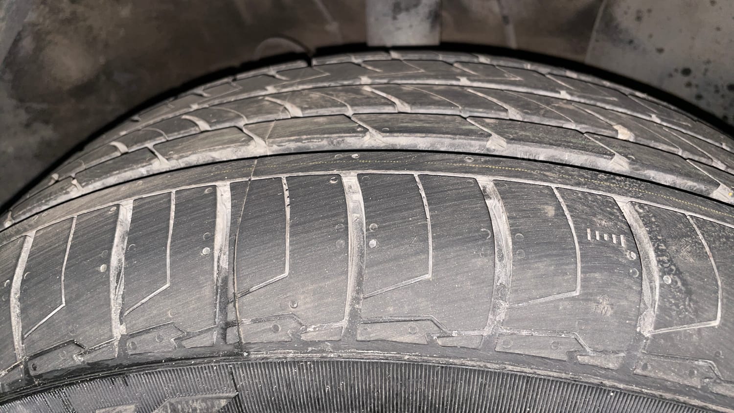 Used 2019 Hyundai Venue SX Plus 1.0 Turbo DCT Petrol Automatic tyres RIGHT FRONT TYRE TREAD VIEW