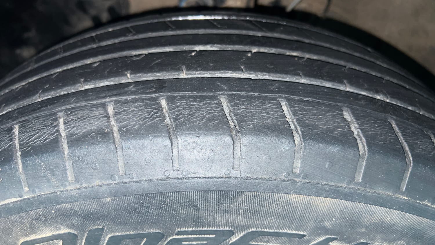 Used 2020 Hyundai Venue S 1.0 Turbo DCT Petrol Automatic tyres LEFT FRONT TYRE TREAD VIEW