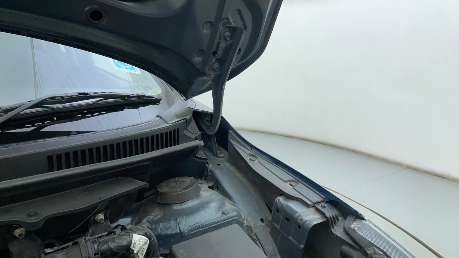 Used 2024 Maruti Suzuki Baleno Zeta AGS Petrol Automatic engine ENGINE LEFT SIDE HINGE & APRON VIEW